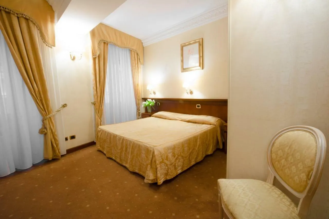Pensión Hosianum Palace Roma 3*,